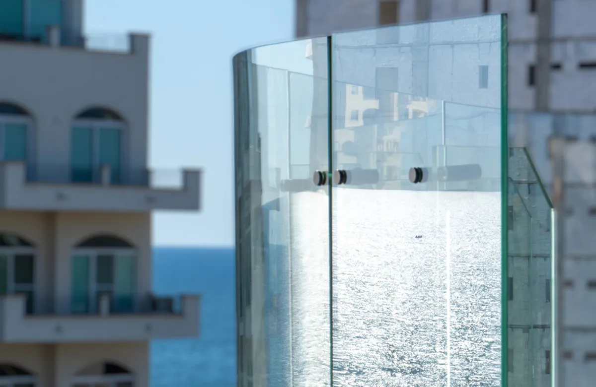 CURVED GLASS